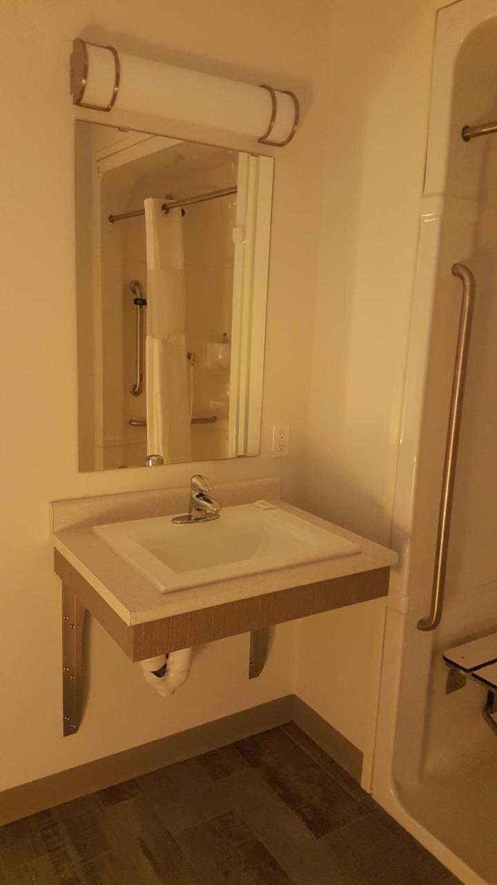Centennial Motel Kindersley Екстер'єр фото